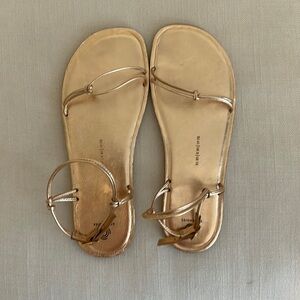 Groundies gold Cadiz sandal. Size 10.